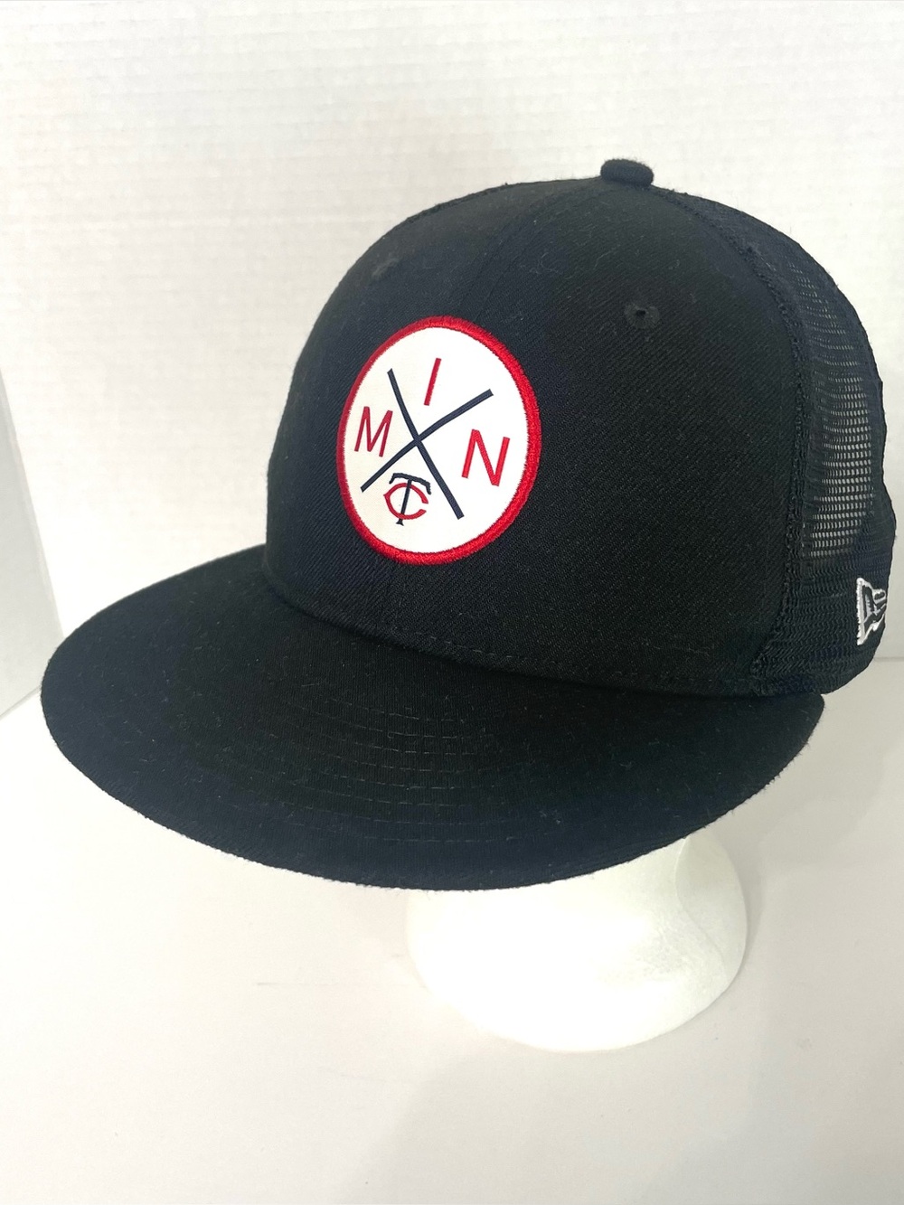 Minnesota Twins New Era 9FIFTY Snapback Trucker Hat Men's Black Adjustable